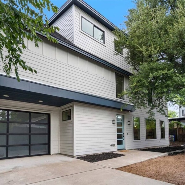 Spacious 5BR Central Austin Home w/Pool, Sleeps 13