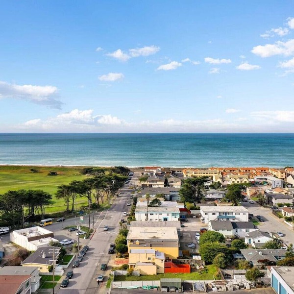 Spacious 5BR Coastal Retreat | 8 Beds Beach & Golf