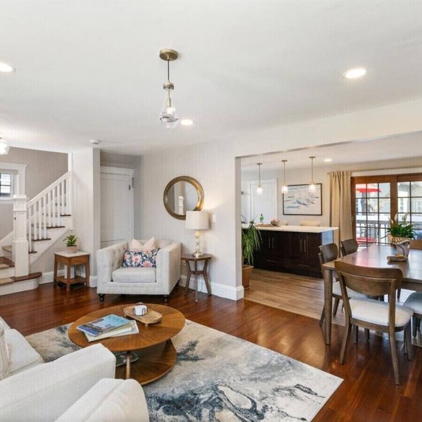 Spacious 5BR Executive Retreat - 10 Min to Boston
