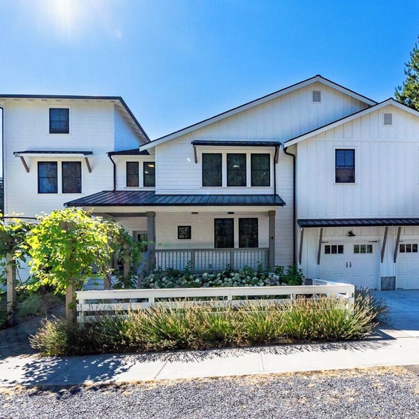 Spacious 5BR Shoreline Home Near Seattle – Perfect for Large Groups