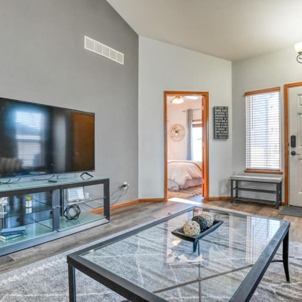 Spacious 6-Bedroom Near USAFA *Pet Friendly*