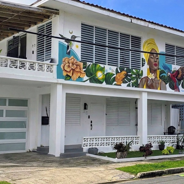 Spacious 6-bedroom villa in gorgeous Luquillo with WiFi, AC