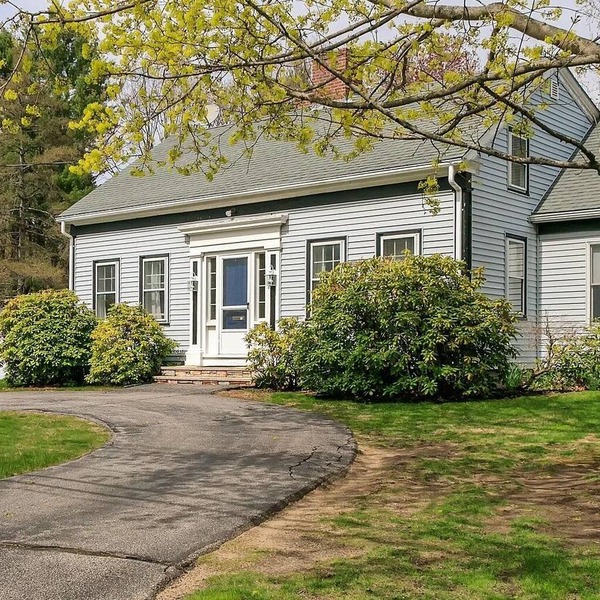 Spacious 6 BR Condo – Ten minutes to the beaches