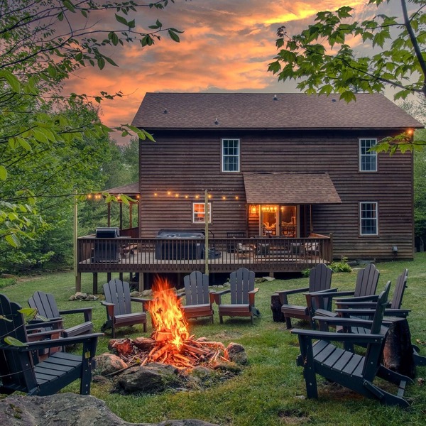 Spacious 6BR | Hot Tub, Fire Place & Pitt | Pet Friendly | Ski Sugar next door