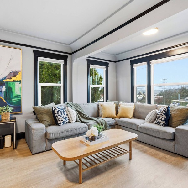 Spacious 9BR Ballard Craftsman perfect for groups