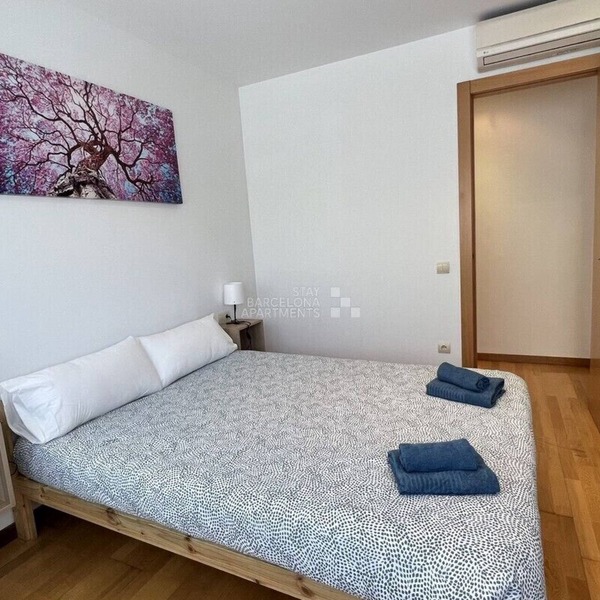 Spacious and bright apartment in Maragall