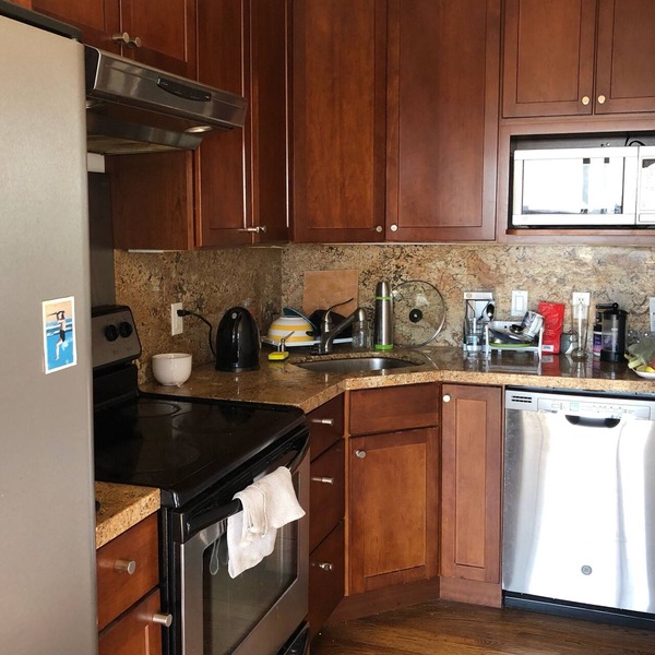 Spacious and Central 2 Bedroom Apartment with Epic Views and Artsy, homey feel!