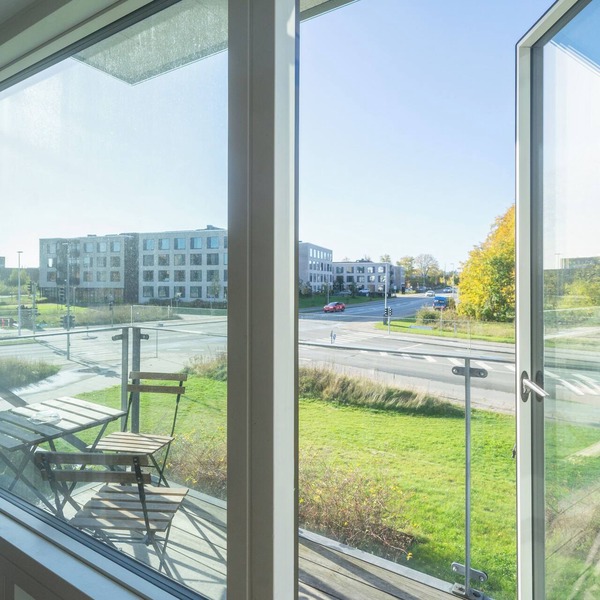 Spacious and cool 2-bed by the harbour