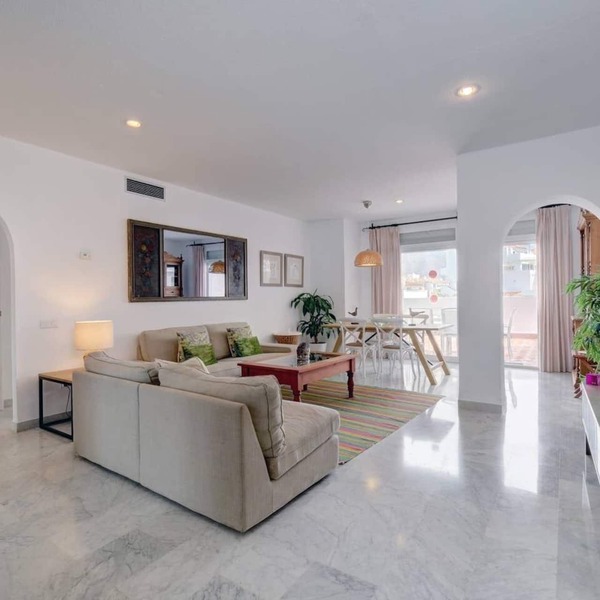 Spacious and fresh apartment with fantastic views in Puerto Banus