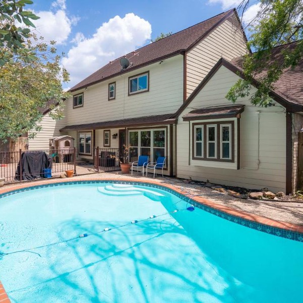 Spacious and quiet 5 beds 3 and a half bathroom home away from home in Katy Texas