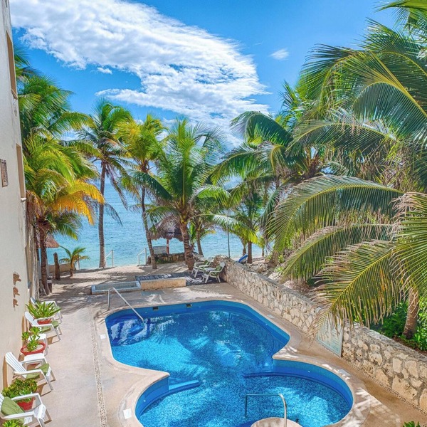 Spacious and serene, beachfront condo with AC, WiFi, onsite restaurant, pool!