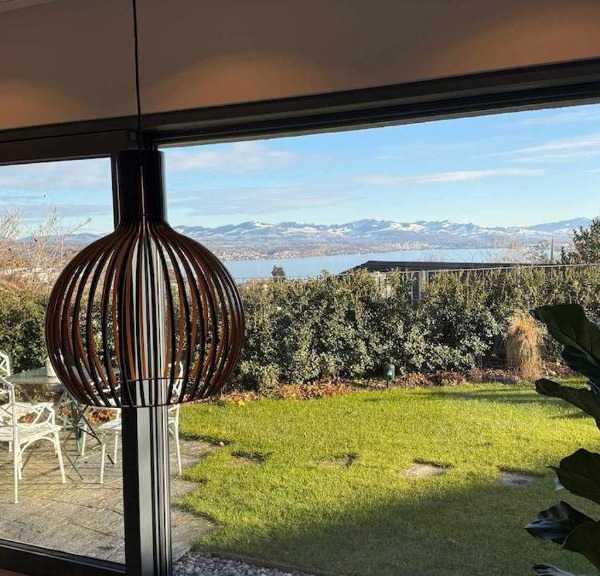 Spacious apartment with lake view and garden