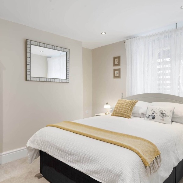Spacious Apartment with Courtyard, Barnstaple