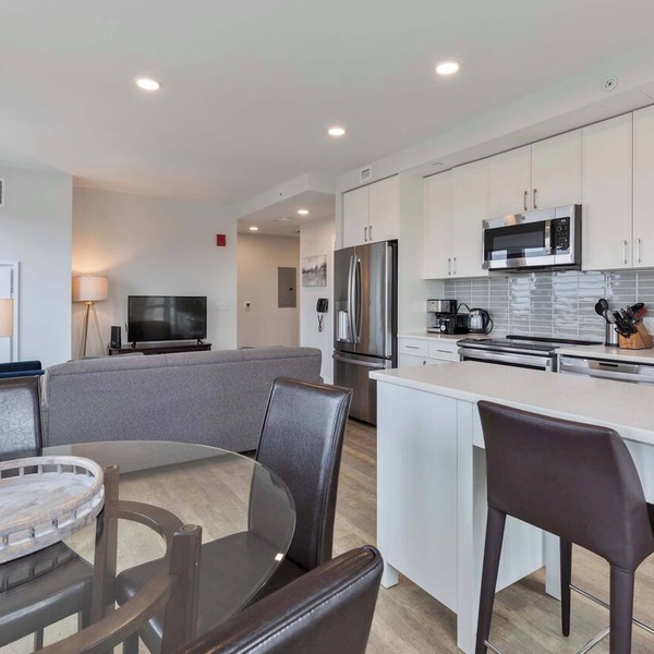 Spacious Apt Downtown