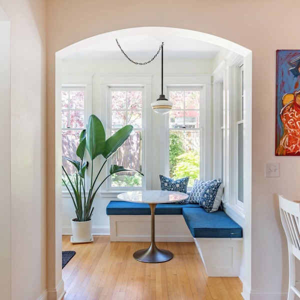 Spacious Art Filled Craftsman with Garden Oasis - Near Beach & City