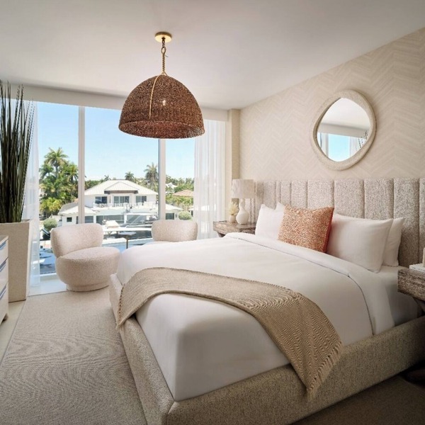 Spacious Balcony Retreat Close to Fort Lauderdale Beach – Recharge in Modern Ele