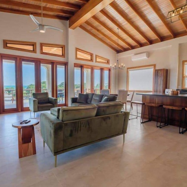Spacious beachfront retreat with a soaking tub - pool, canoes, dock, & grill