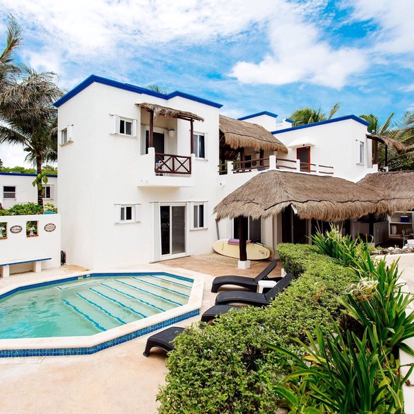 Spacious Beachside Villa with Gourmet Cook, Pool, WiFi – Large Sandy Clean Beach
