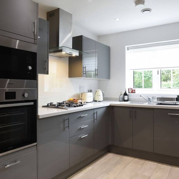 Spacious Bedroom with En-Suite | Contractor Friendly
