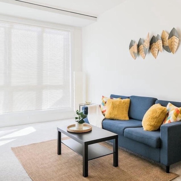 Spacious & Bright Condo 10 Min from DT
