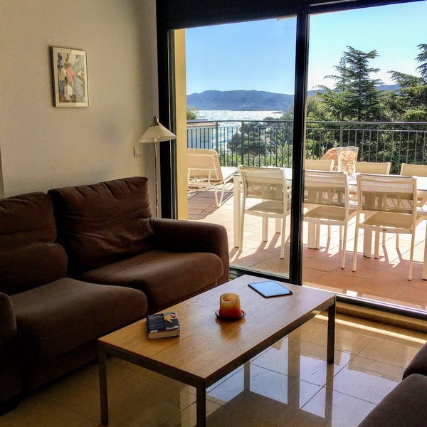 Spacious, bright, terrace and sea view garden, near beaches and harbor, air conditioning/wf