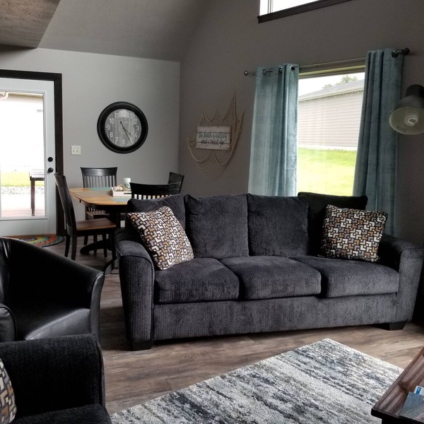 Spacious cabin! Grassy backyard! 3 Brd 2.5 bath Lots of supplies in pantry!