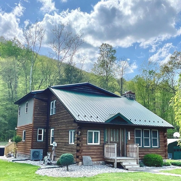 Spacious Cabin Retreat - EZ Boat Parking & Dog Friendly !