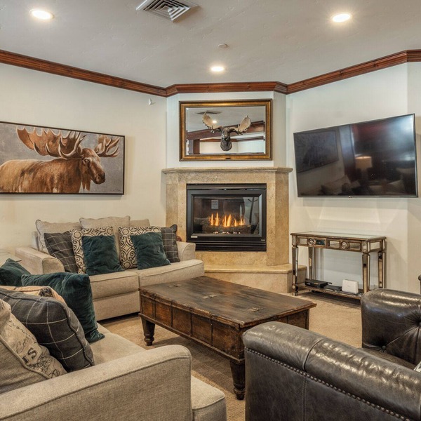 Spacious Canyon Lodge Home | Mammoth Moose w/Hot Tub & Garage