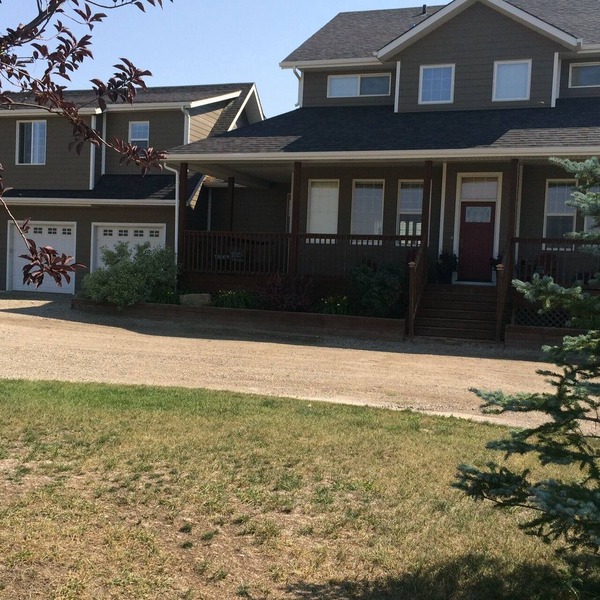 Spacious Carriage Suite in the Peaceful Foothills of the Canadian Rockies!