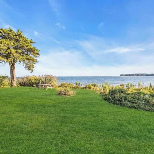 Spacious Central Hampton's New Reno with AC gym and Private waterfront Beach