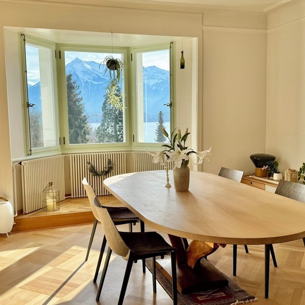 Spacious Chalet with stunning lake and mountain view