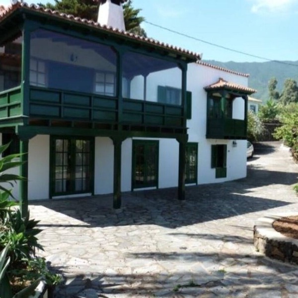 Spacious characterful villa with spectacular views, large heated private pool