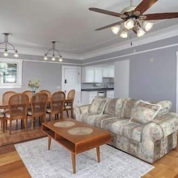 Spacious Coastal Convenient Charming Getaway w/Hot Tub!