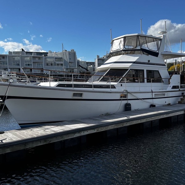 Spacious & Comfy 2BR/2Bath Yacht -Toasty Heat- On Freedom Trail-Walk to Downtown