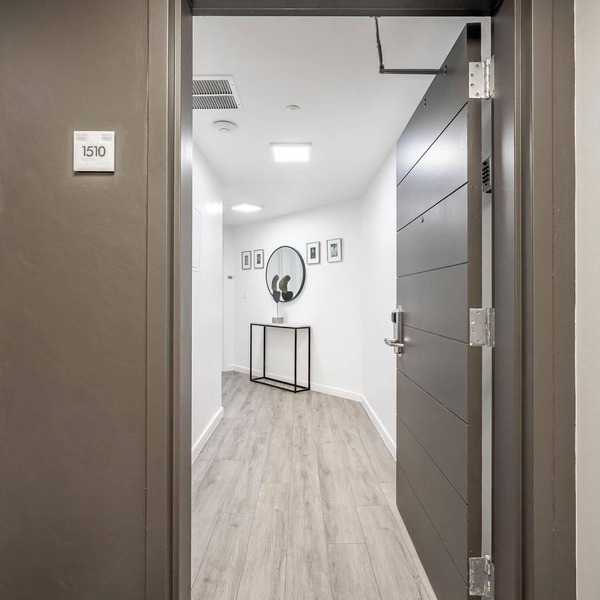 Spacious Connecting Studios | Sleeps 4 | 2 Parking Spots