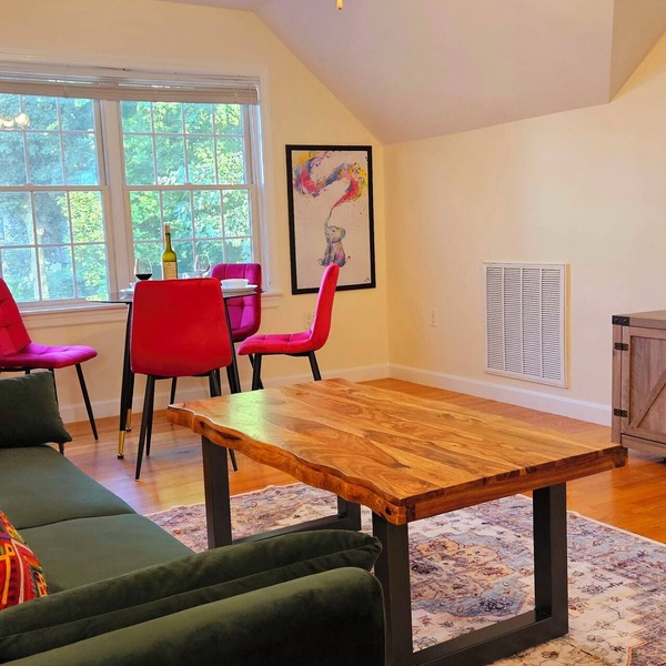Spacious & Convenient 1BR unit-20min to Boston