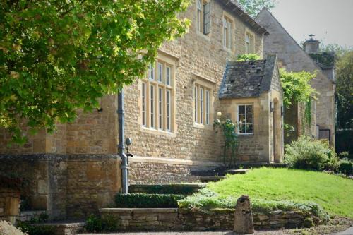 Spacious Cotswold Home for Groups, Country Escape