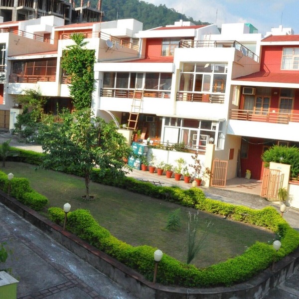 Spacious Double Room Near Ram Jhula
