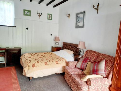 Spacious double, Shower en-suite, Desk & Patio