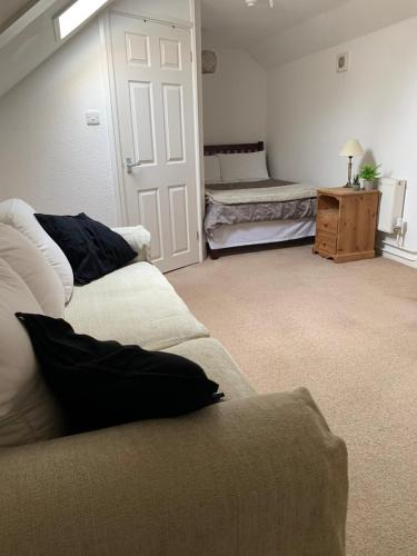 Spacious Double Studio with En-Suite & Lounge Area