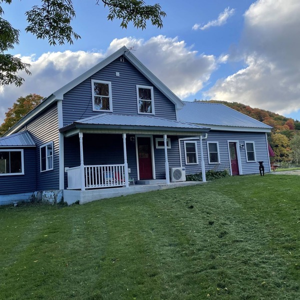 Spacious farmhouse on 3+ acres. Pet and family friendly!