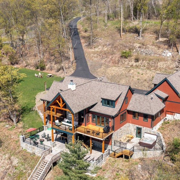 Spacious Finger Lakes Waterfront Lodge