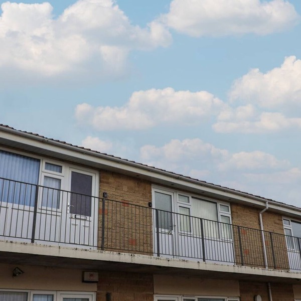 Spacious Flat 8 Near Berrow Flats