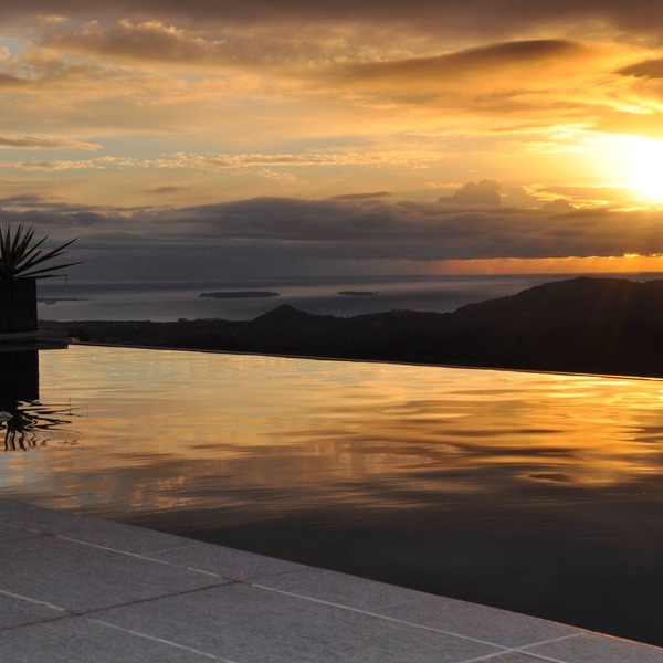 Spacious villa, oustanding views on sea and mountains, garden is 1600m2, 5*
