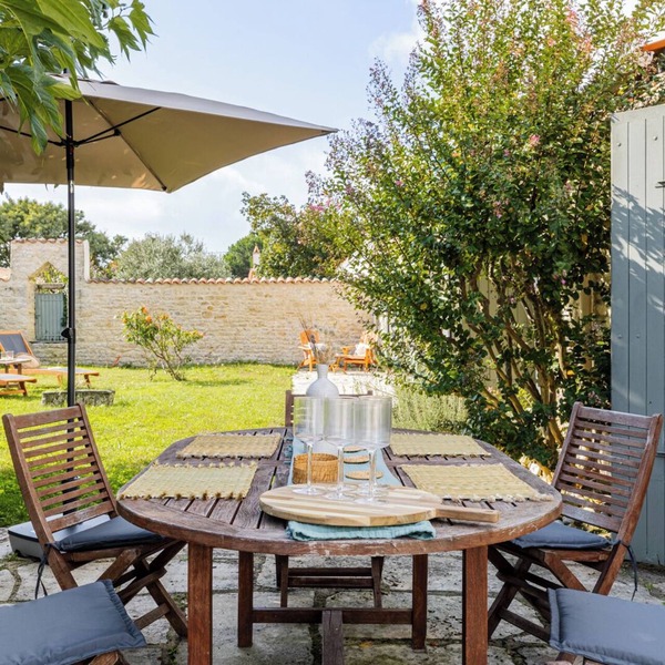 Spacious House, Garden, Beach within walking distance