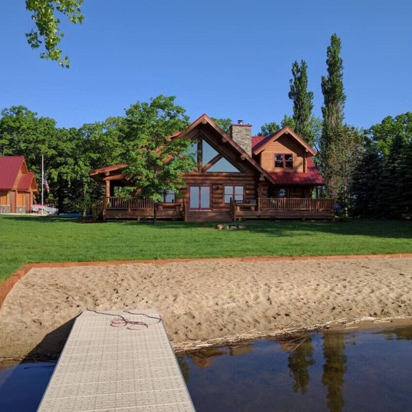 Spacious & Fun Lakefront Gem: Games - Views - Deck