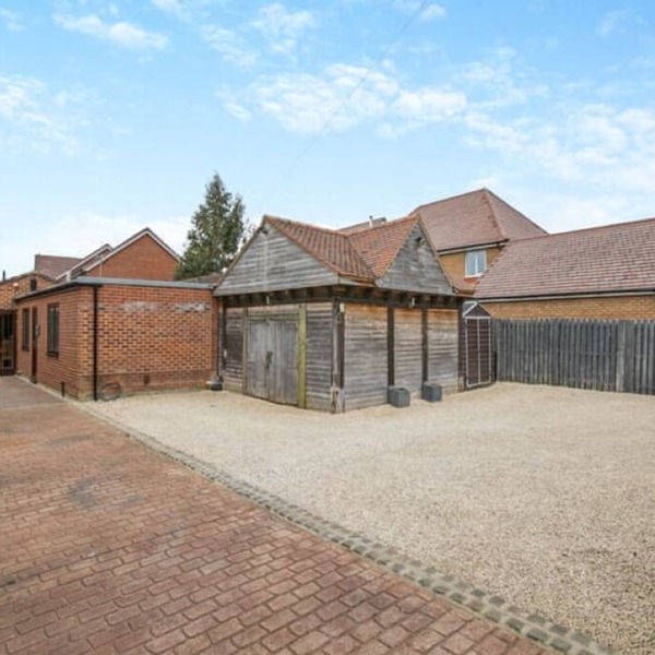 Spacious Gloucestershire Bungalow Retreat for Groups & Family Gatherings