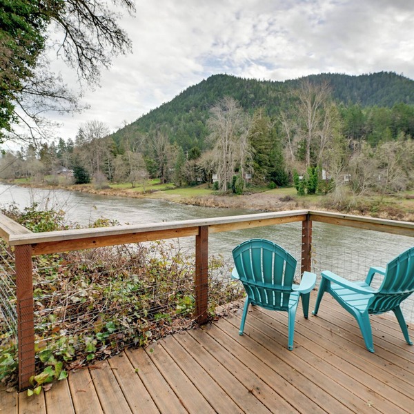 Spacious Grants Pass Home w/Hot Tub & River Views