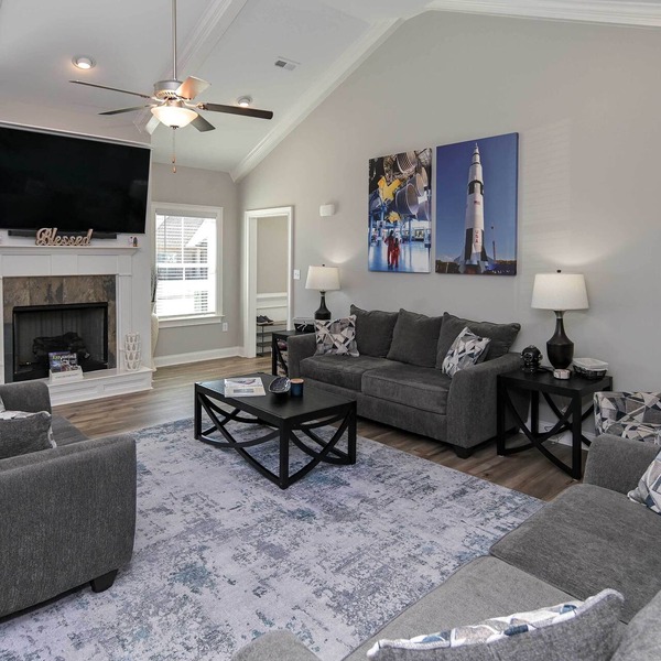 Spacious Hazel Green Home w/Fireplace, Yard!