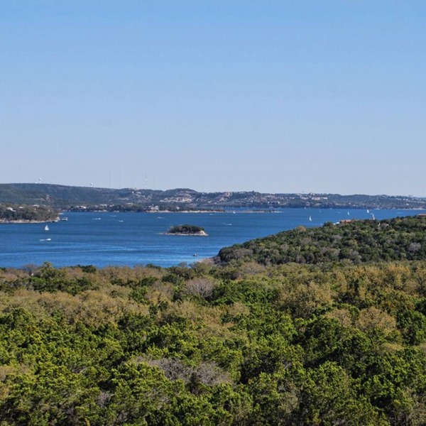 Spacious Hollows Villa Directly Over Looking Lake Travis!